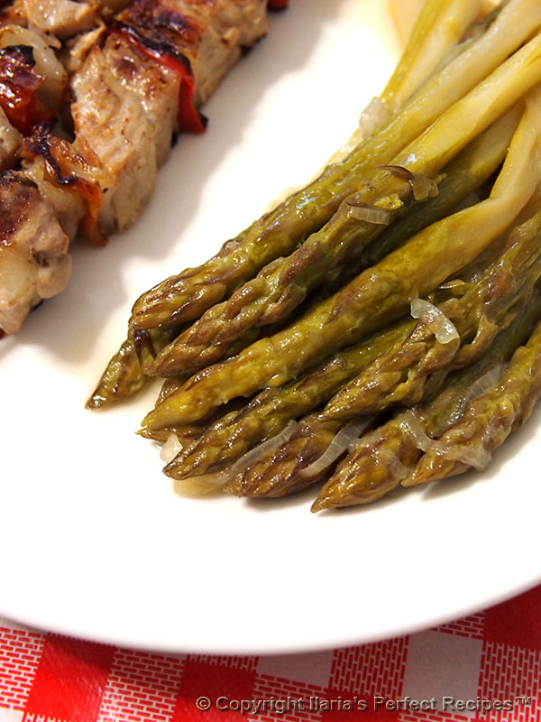 large asparagus dish onion