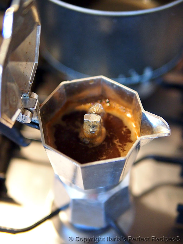 How To Make Coffee In A Moka Pot In 8 Easy Steps - Eating Around Italy